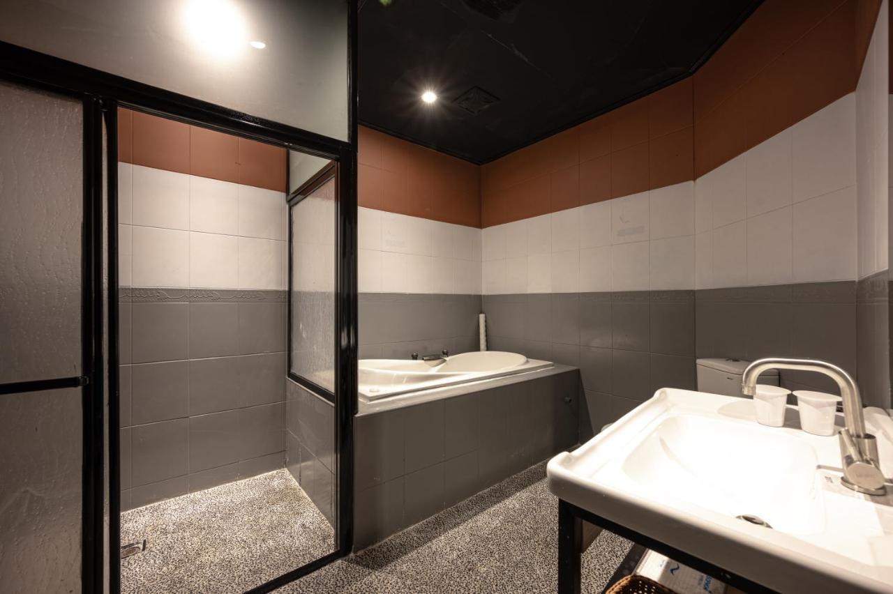 Motel 東旅驛棧 Jiaoxi Esterno foto