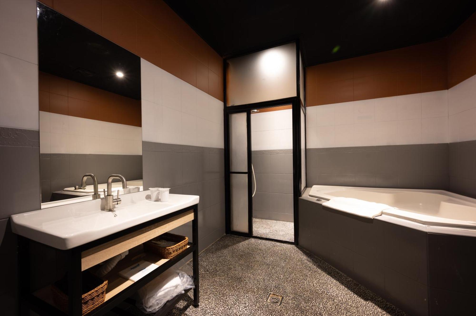 Motel 東旅驛棧 Jiaoxi Esterno foto